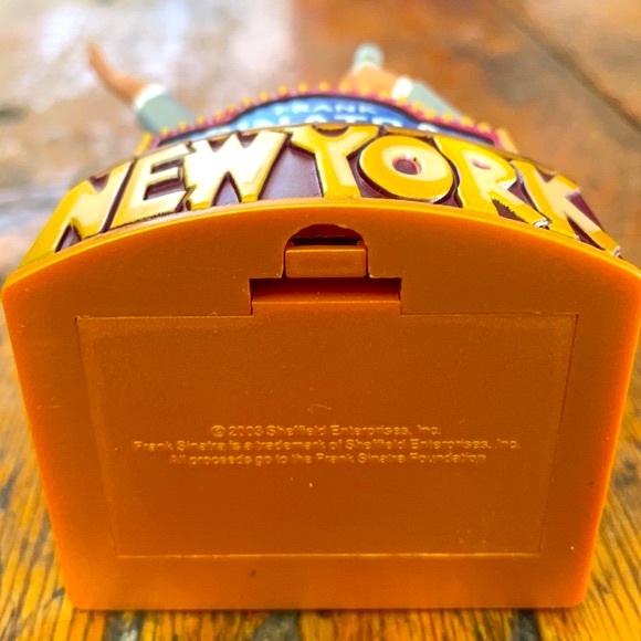 FRANK SINATRA➕New York Musical Ornament - Picture 8 of 10